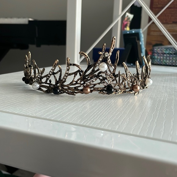 Other - 🎀 3/$15 deal -Black swan Tiara/crown - excellent condition